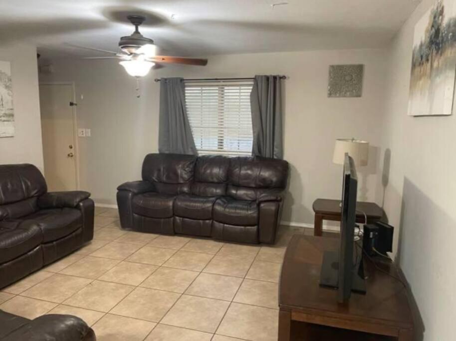 Great Getaway 2 Story Home! Harlingen Tx Dış mekan fotoğraf