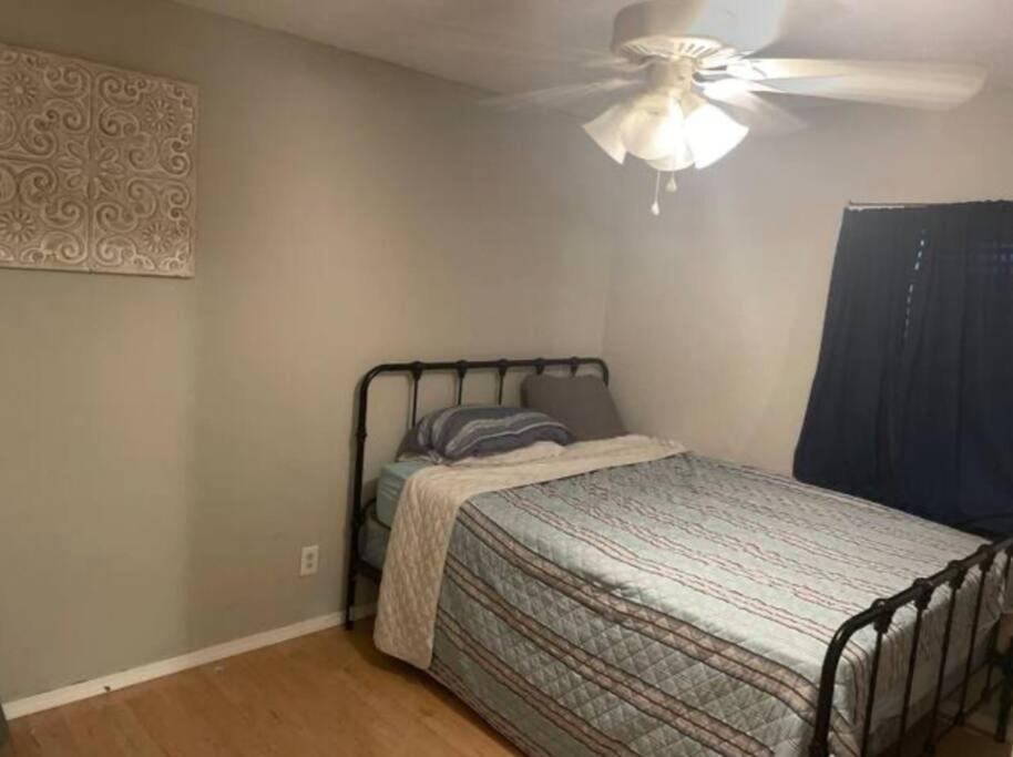 Great Getaway 2 Story Home! Harlingen Tx Dış mekan fotoğraf
