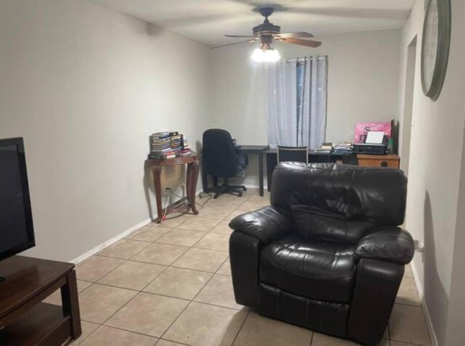 Great Getaway 2 Story Home! Harlingen Tx Dış mekan fotoğraf
