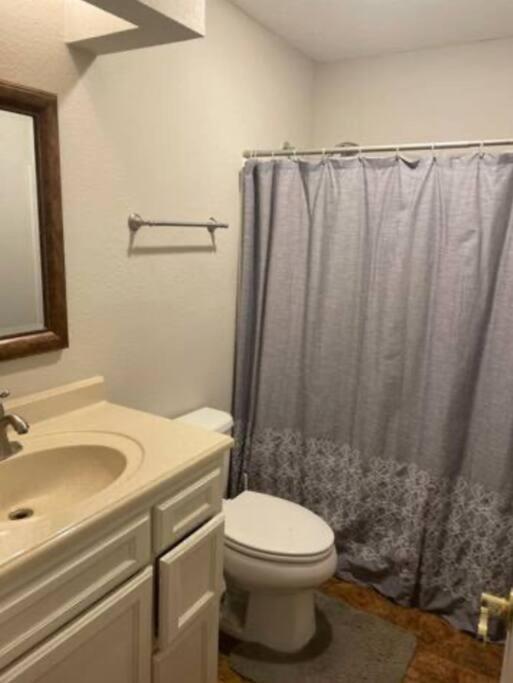 Great Getaway 2 Story Home! Harlingen Tx Dış mekan fotoğraf